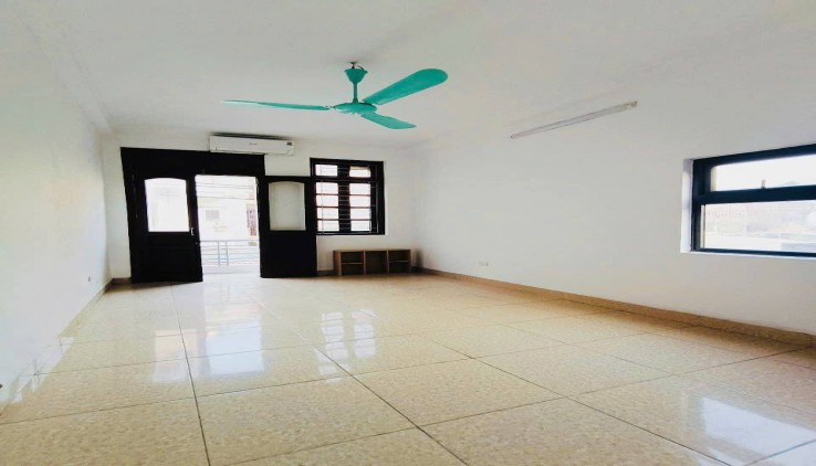 Bán nhà Khuyến Lương, Hoàng Mai 4 tầng, 37m2, 4 ngủ, đủ công năng, vị trí trung tâm, dân sinh